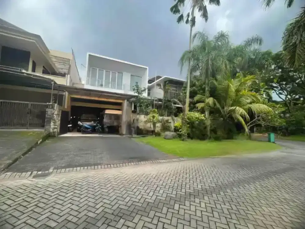 Rumah Mewah Luas 977 m² di Cluster Araya Golf