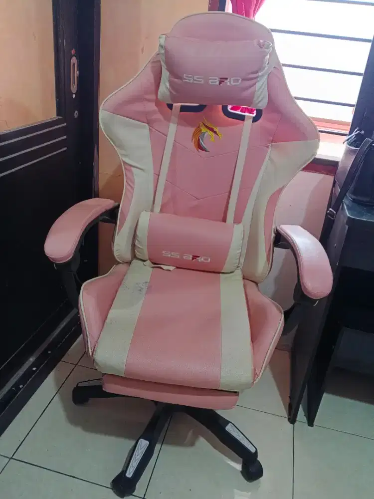 Kursi Gaming lecet pemakaian mulus 85%