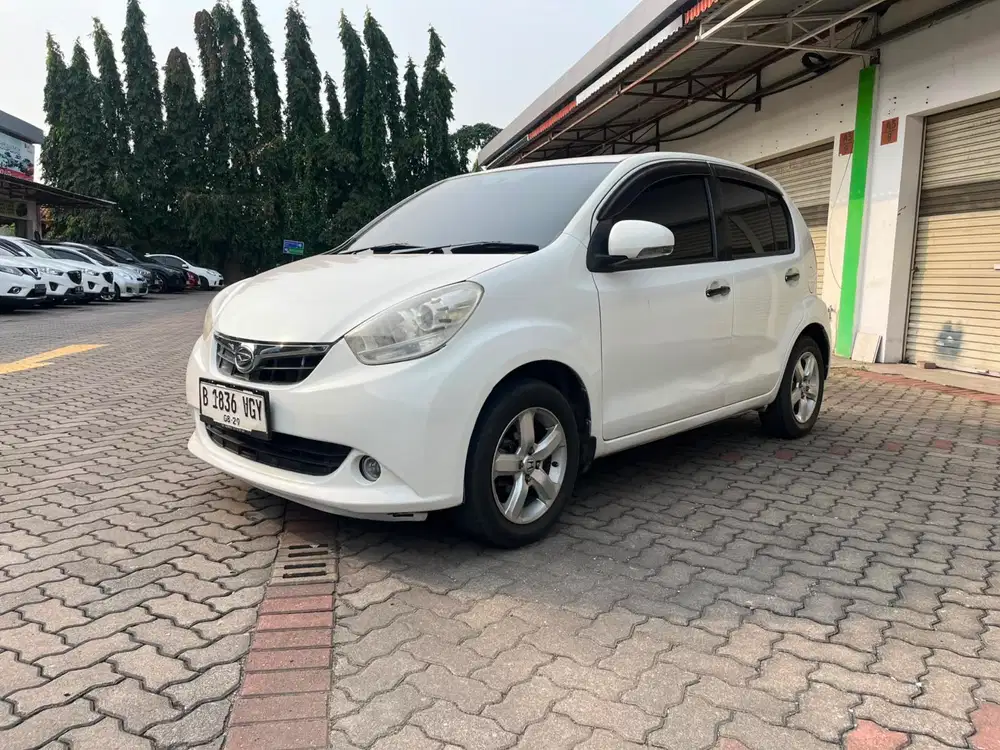 DP 5 JT DAIHATSU SIRION RS 2014 AT LOW KM 100RB