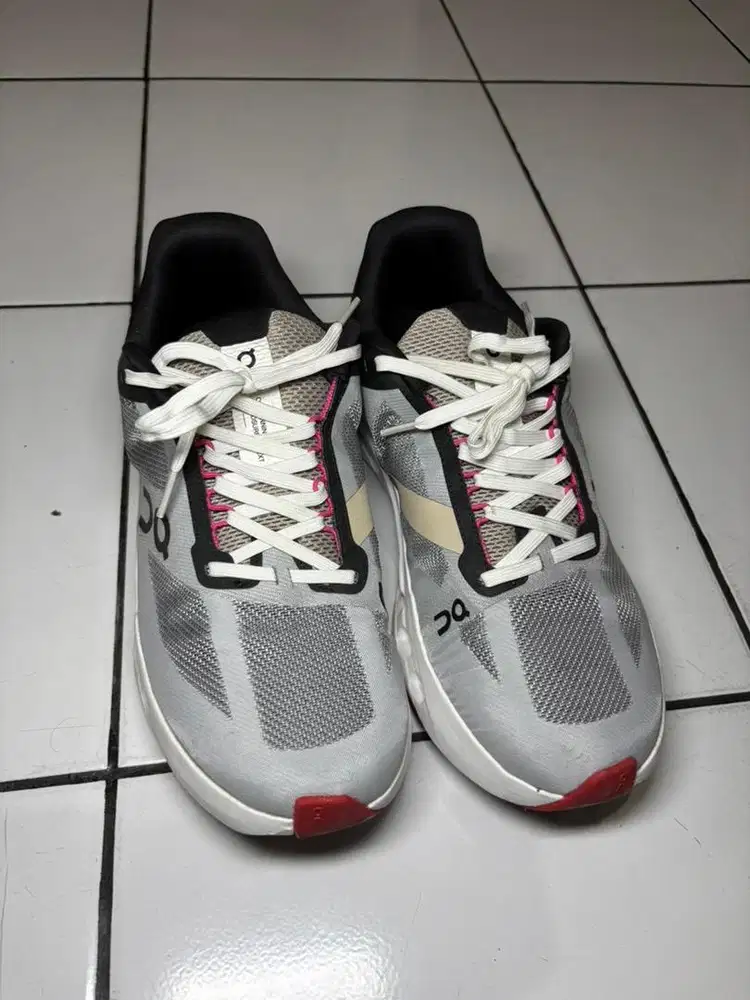 Sepatu Lari On Running Cloudsurfer Next