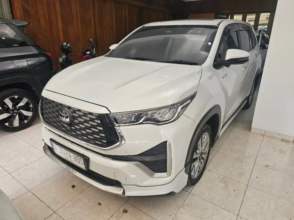 Toyota Kijang Innova zenix Q hv cvt tss modelista hybrid at 2025 putih