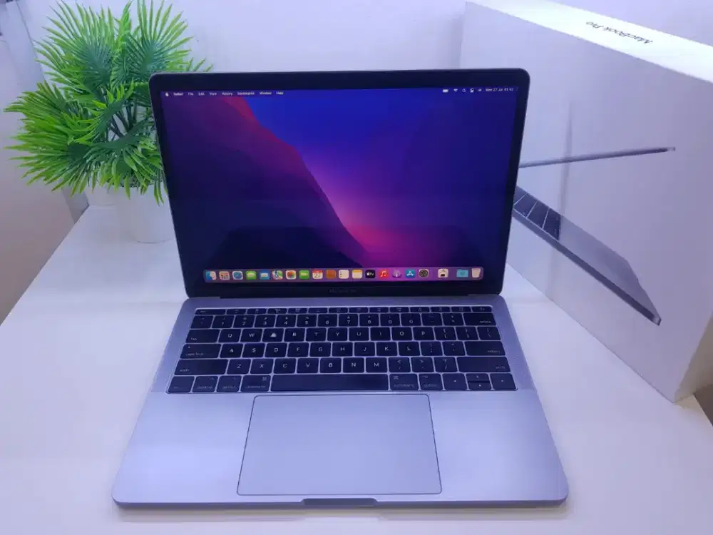 MACBOOK PRO 2017 Core i5, RAM 8GB, SSD 256GB CC 749 NORMAL FULLSET