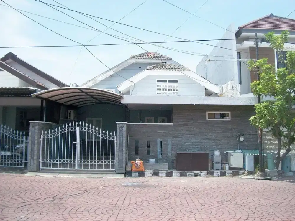 Rumah di Nirwana Eksekutif