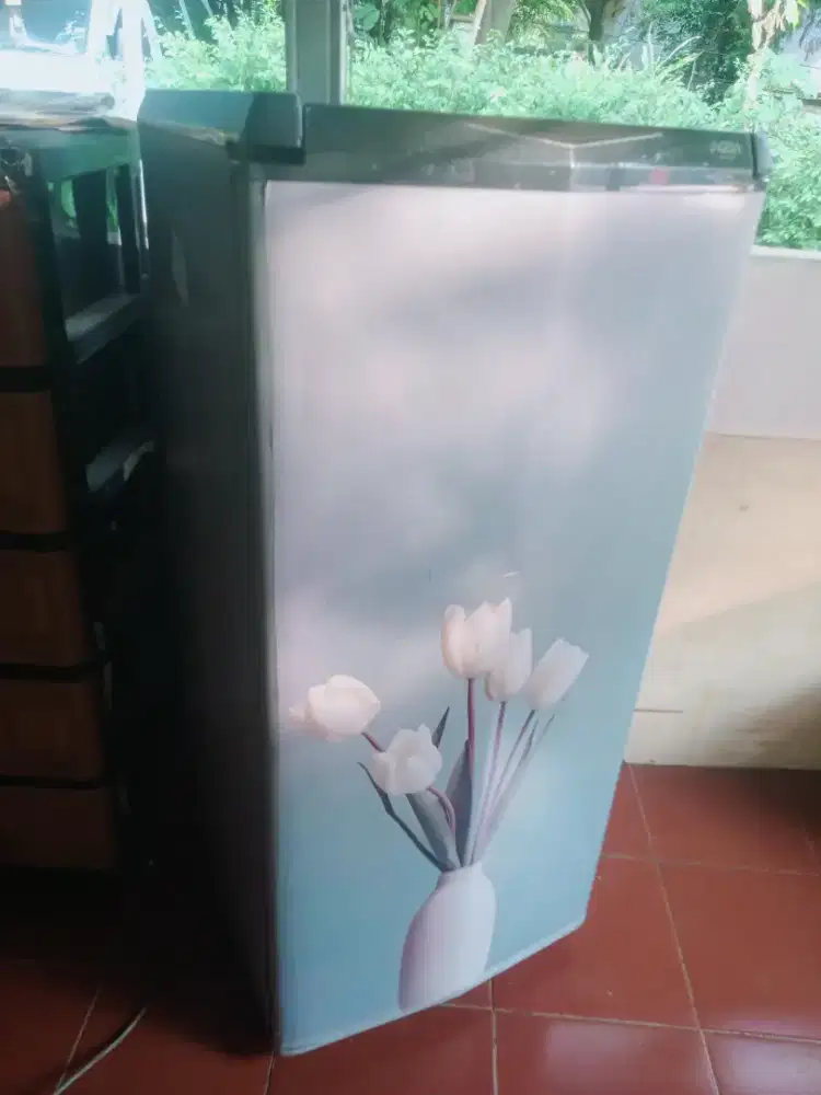 Di jual kulkas 1 pintu merk Sanyo AQUA kondisi Normal SIAP PAKAI