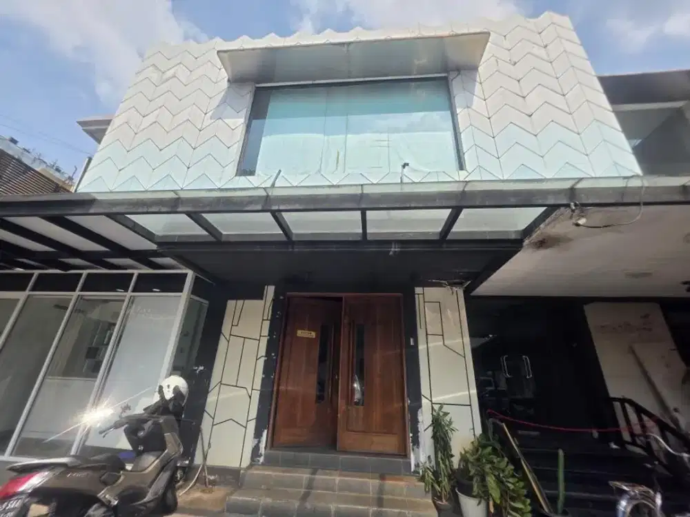 Ruko di Jl. Gunawarman, Kebayoran Baru