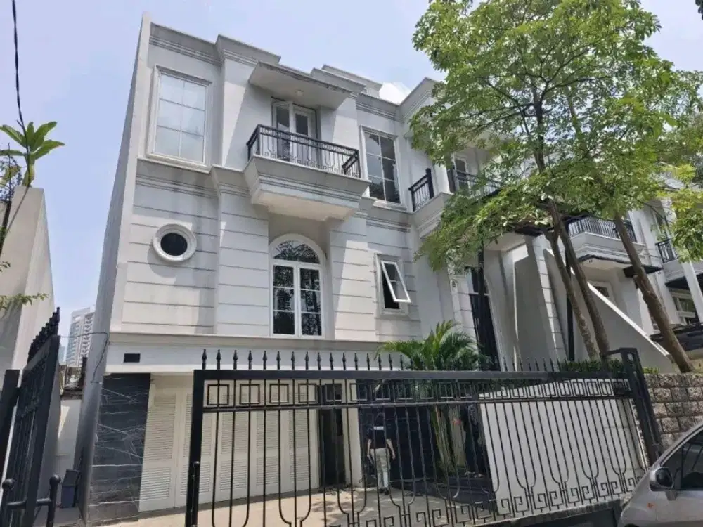 Rumah Mewah Di Jl. Brawijaya