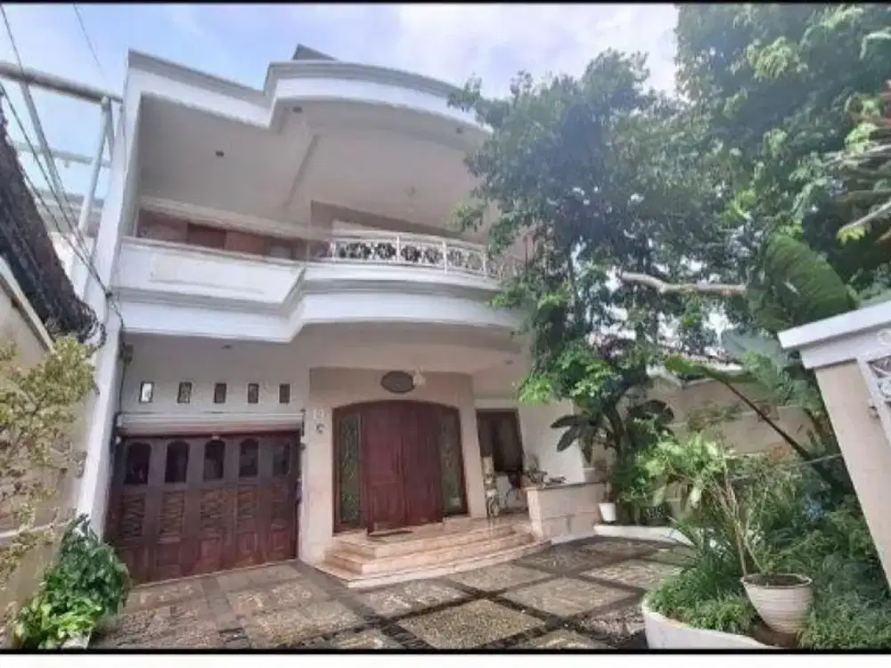 Rumah Apik di Jl. Wijaya, Kebayoran Baru.