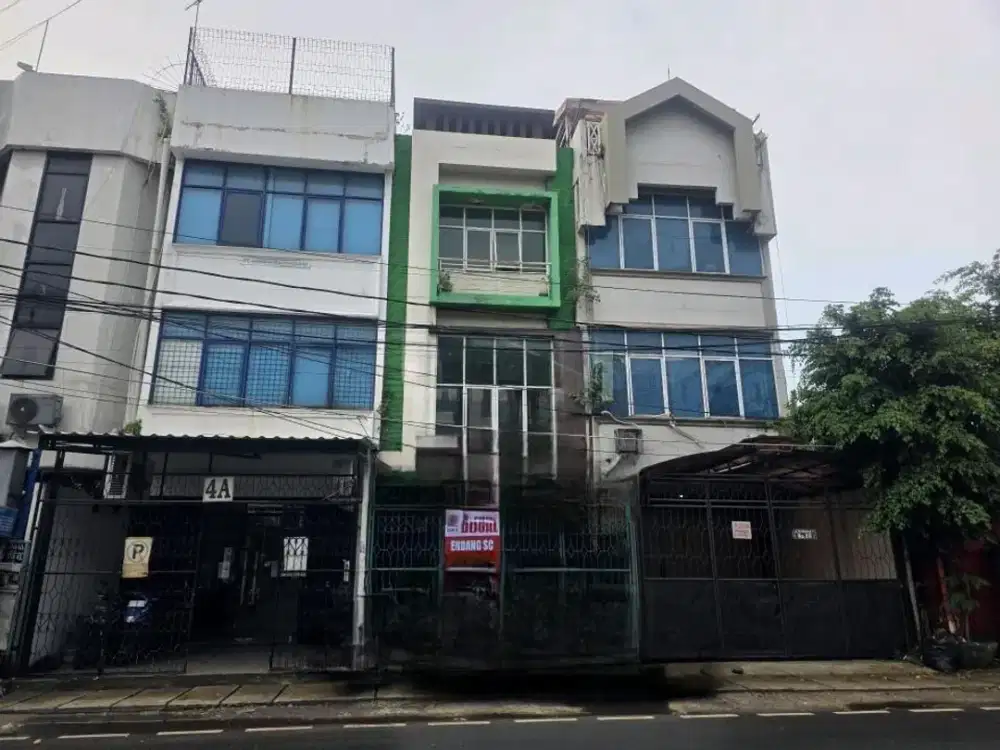 Ruko di daerah Komersil Kebayoran Baru
