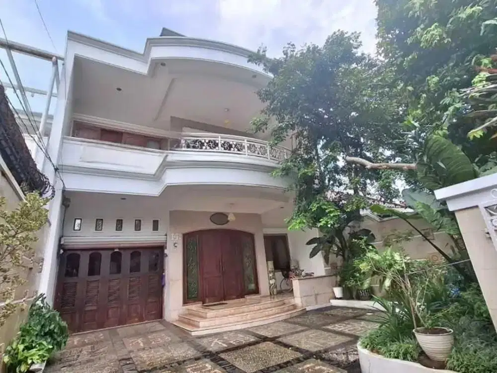 Rumah Apik di Jl. Sriwijaya, Kebayoran Baru.