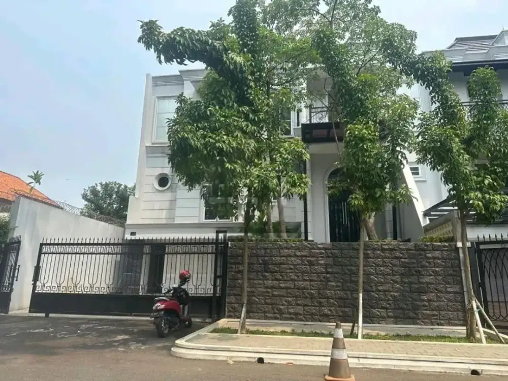 Rumah Bagus di Brawijaya, Kebayoran Baru.
