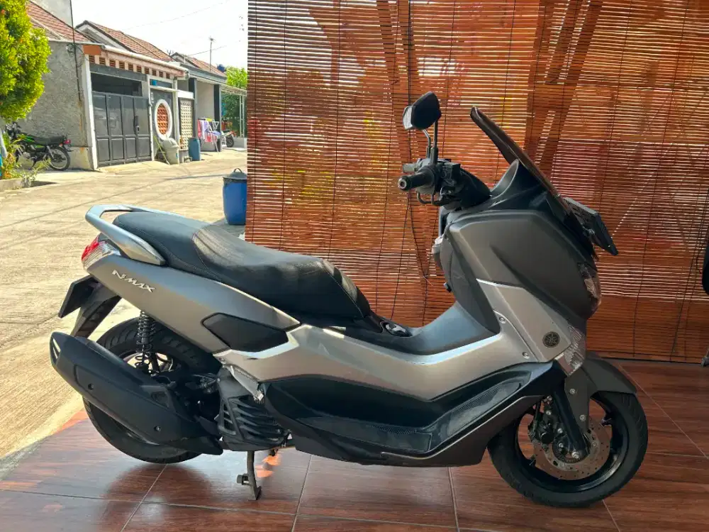Dijual nmax old 2017 kilometer rendah