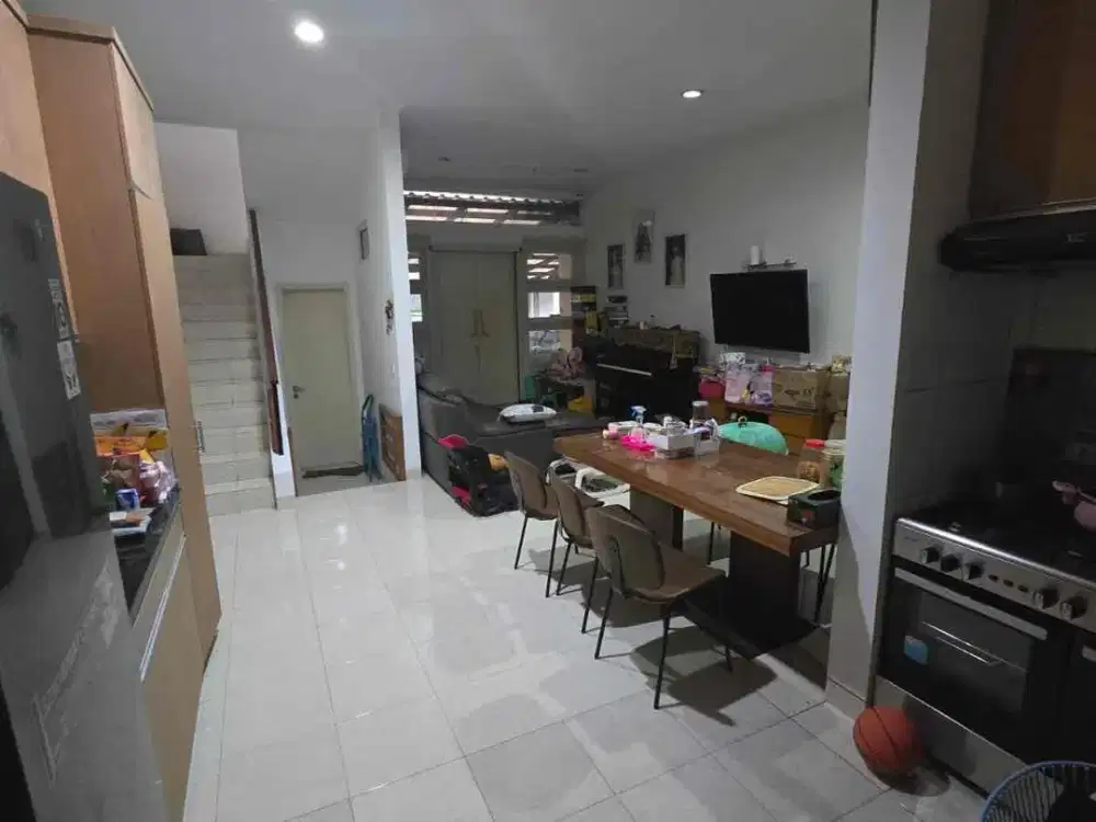 Rumah dijual di cluster canary gading serpong