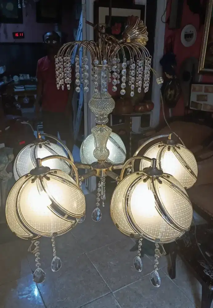 Lampu gantung kuningan cabang 5