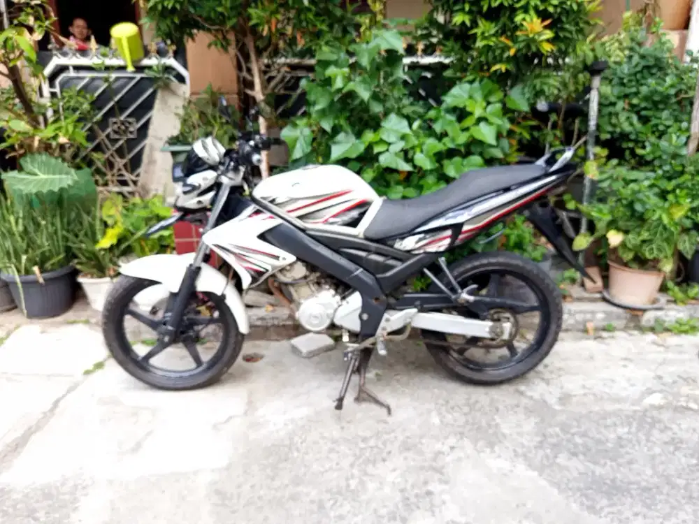 DIJUAL MOTOR VIXION TAHUN 2012 PAJAK PANJANG