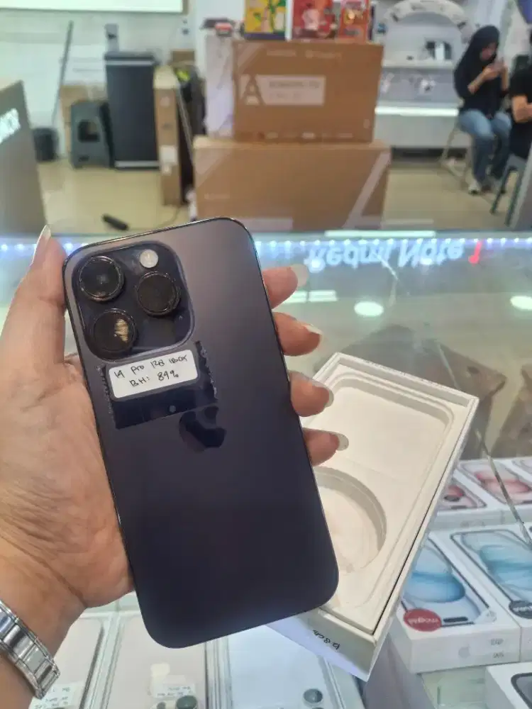 Iohone 14 pro 127 garansi ibox