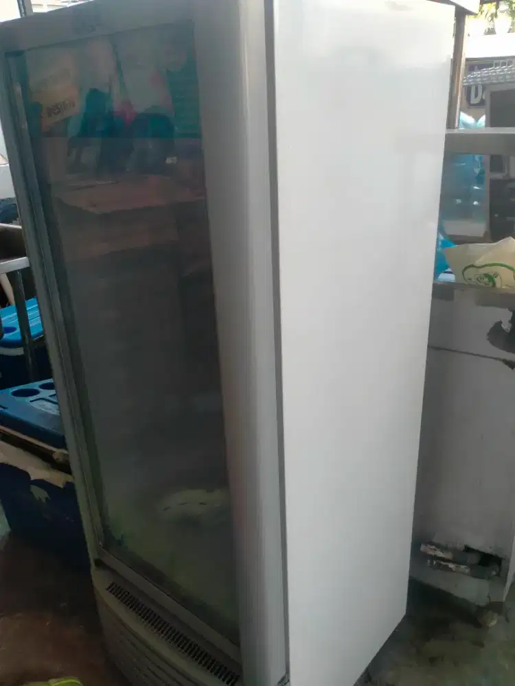 jual showcase merk.GEA