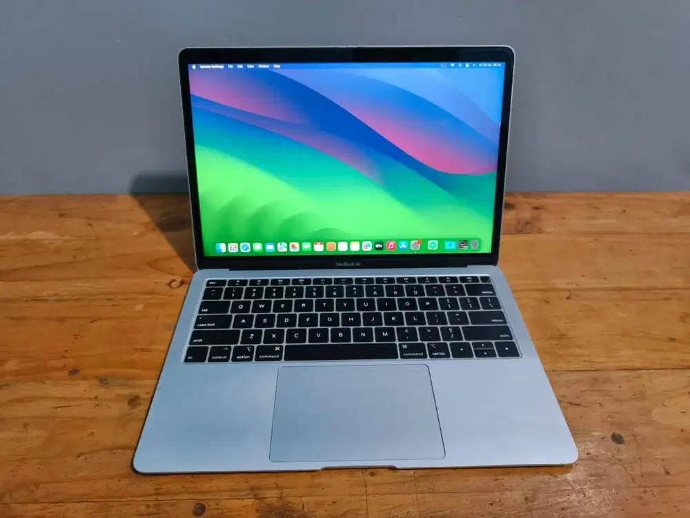 Macbook Air 2019 Retina Core i5 RAM 8GB SSD 128GB Silver Second Good