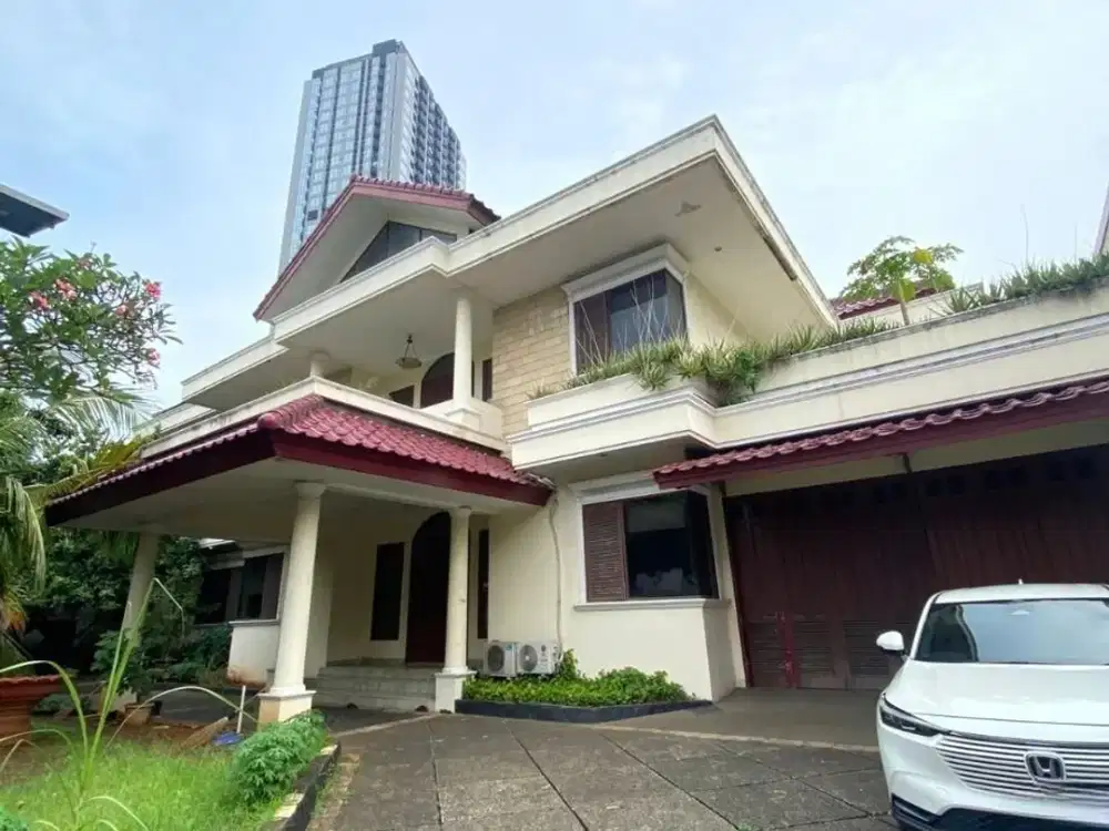 Rumah Megah dengan Private Pool di Cilandak, Jakarta Selatan