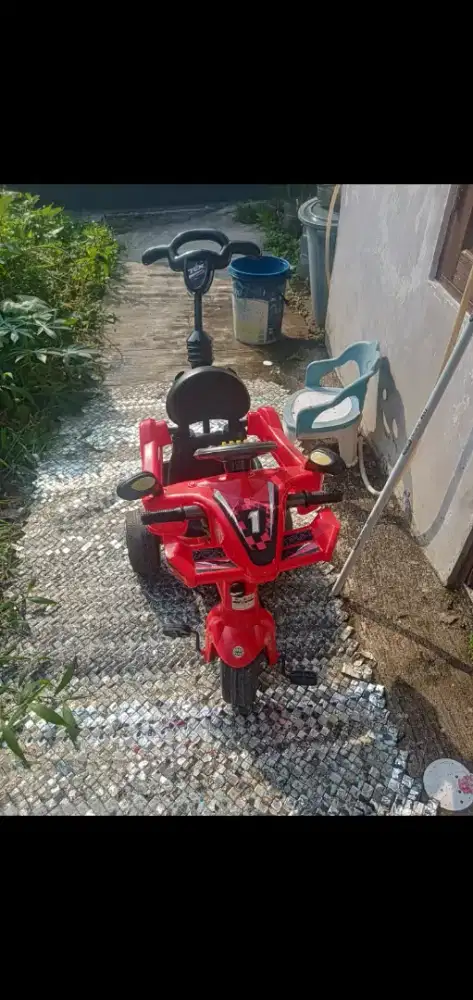 Dijual sepeda anak warna merah