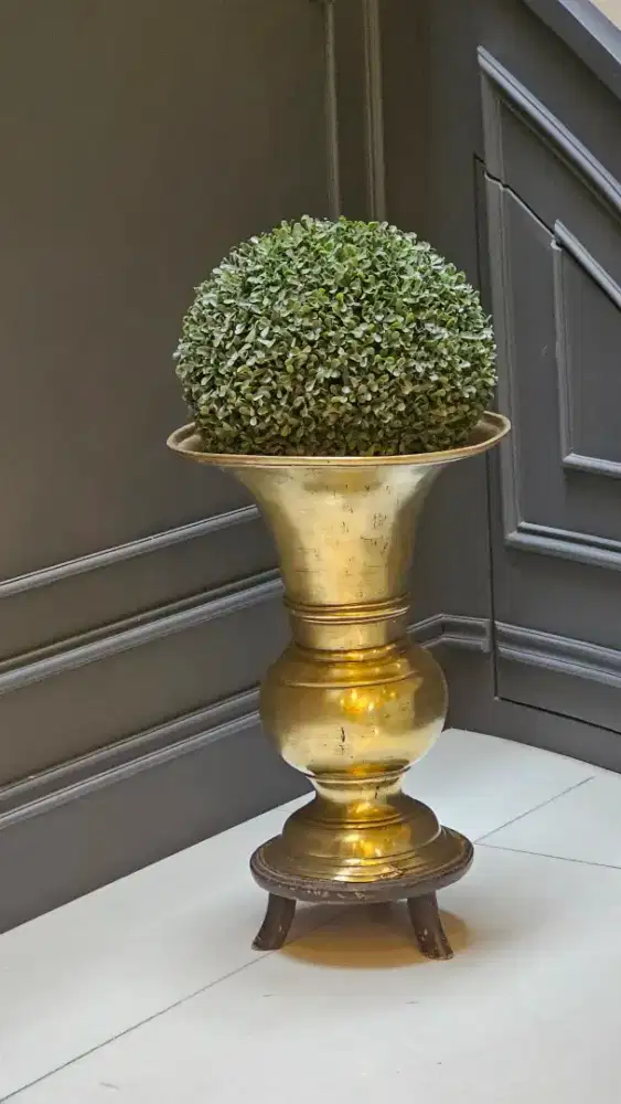 Pot kuningan antik besar