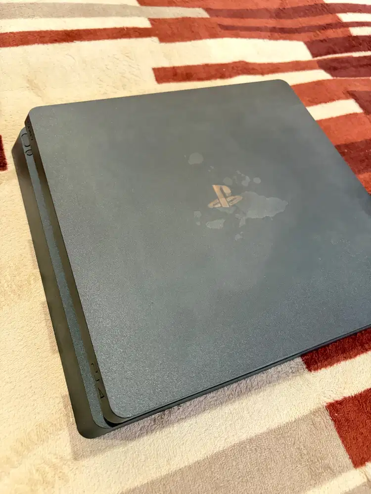 PS4 Slim 1TB Jet Black (CUH-2218B) - Jarang Pakai, Mesin Segar Banget!