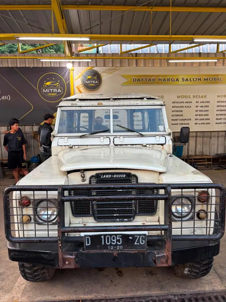 Dijual Land Rover Klasik 4x4 – Model Defender 110, Surat Tahun 1970