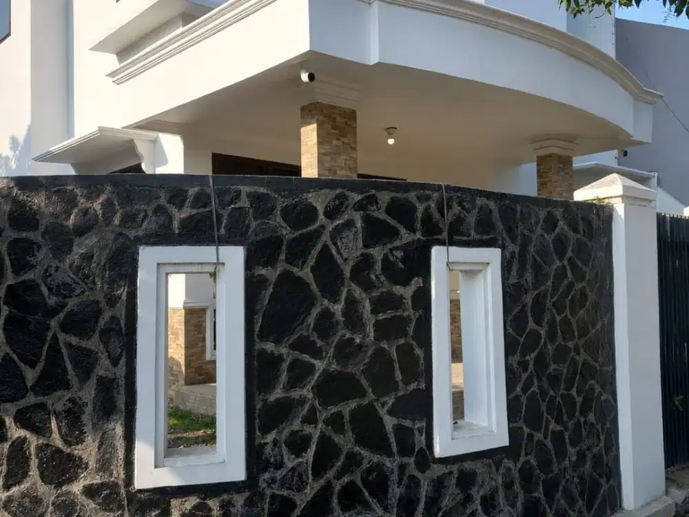 TERMURAH DISEWAKAN RUMAH SIAP HUNI LUAS NYAMAN FURNISH 2 LANTAI DI KAWALUYAAN SOEKARNO HATTA BANDUNG