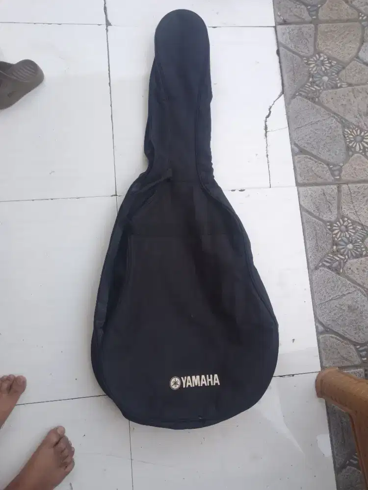 Sarung gitar Yamaha
