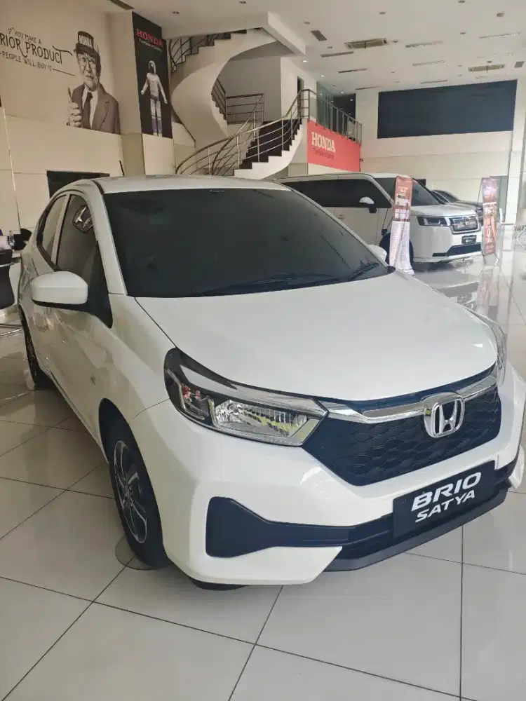 New Honda Brio Satya White