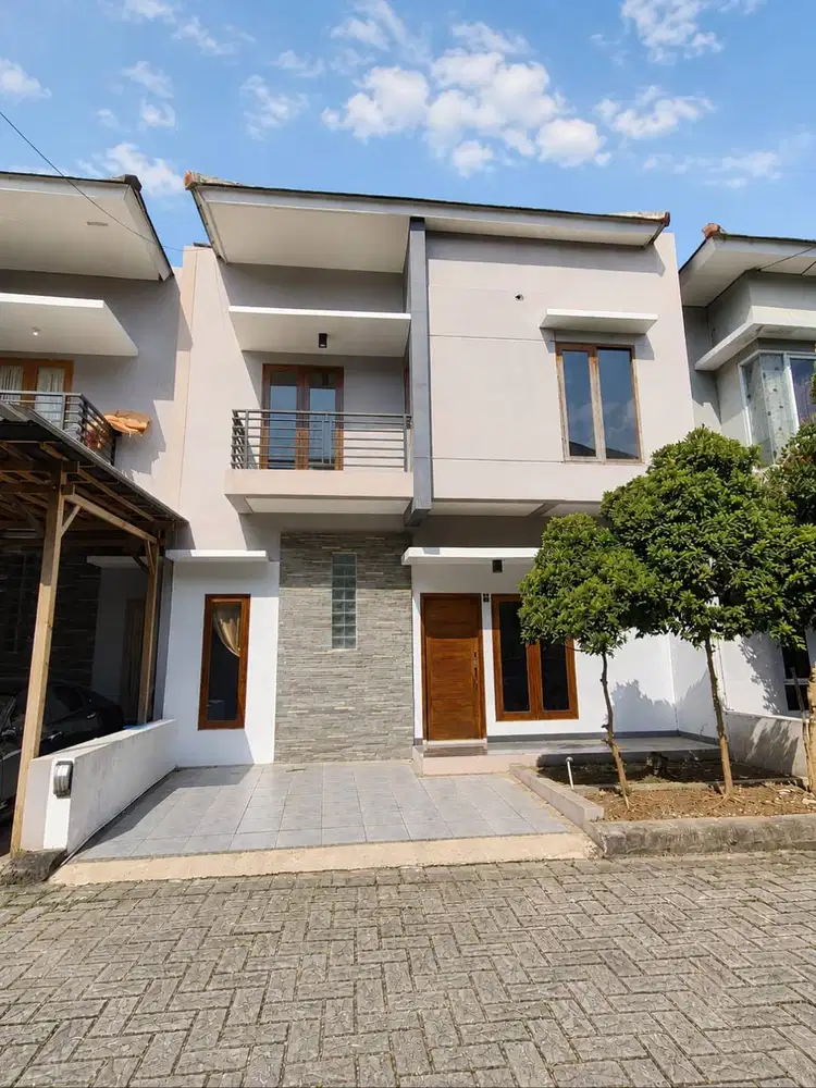 Rumah Minimalis 2 Lantai Lokasi Strategis, Solo Baru Grogol