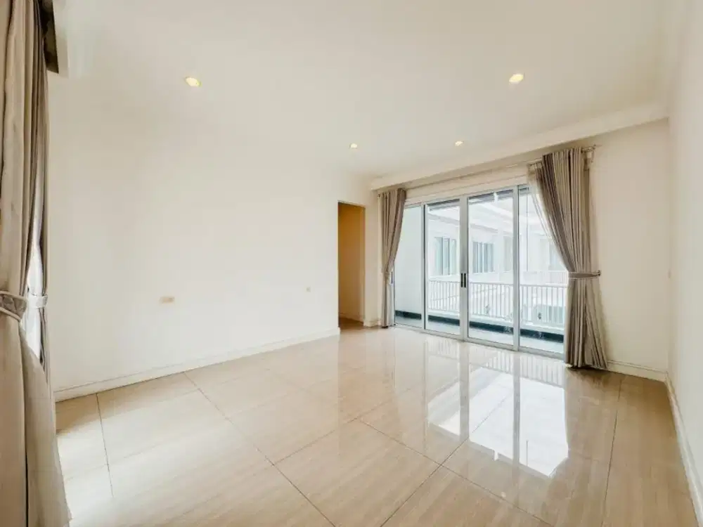Rumah Baru 2 Lantai dengan Kolam Renang SHM