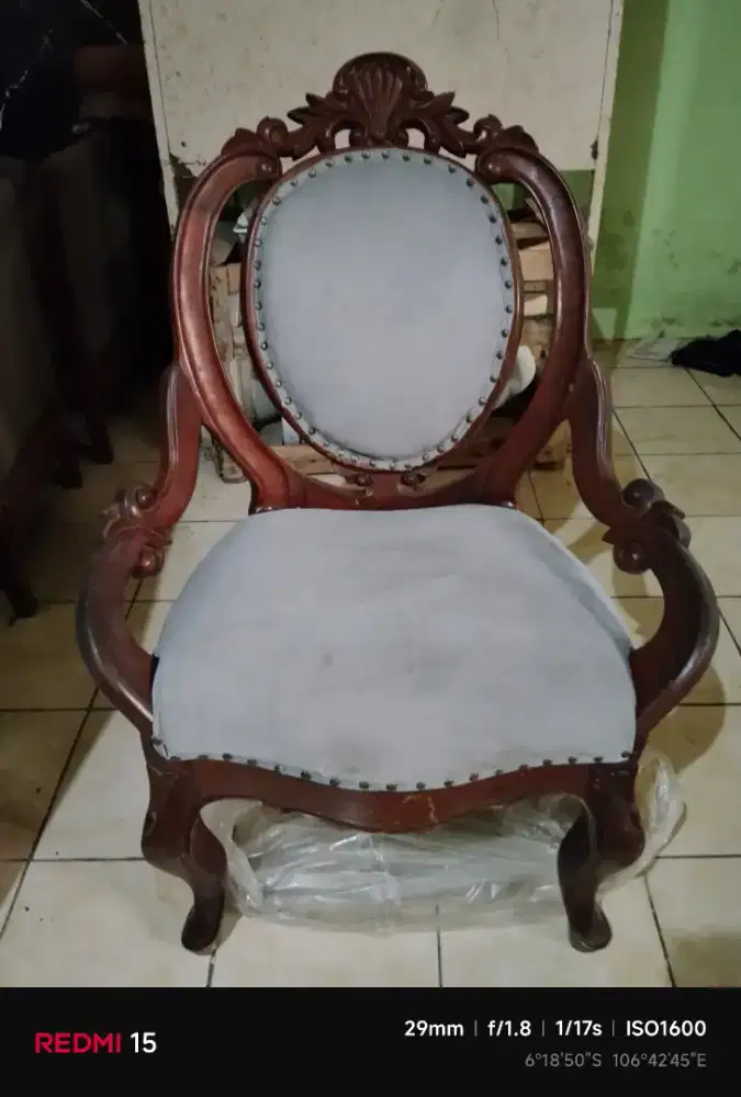 Kursi antik bahan kayu jati tua