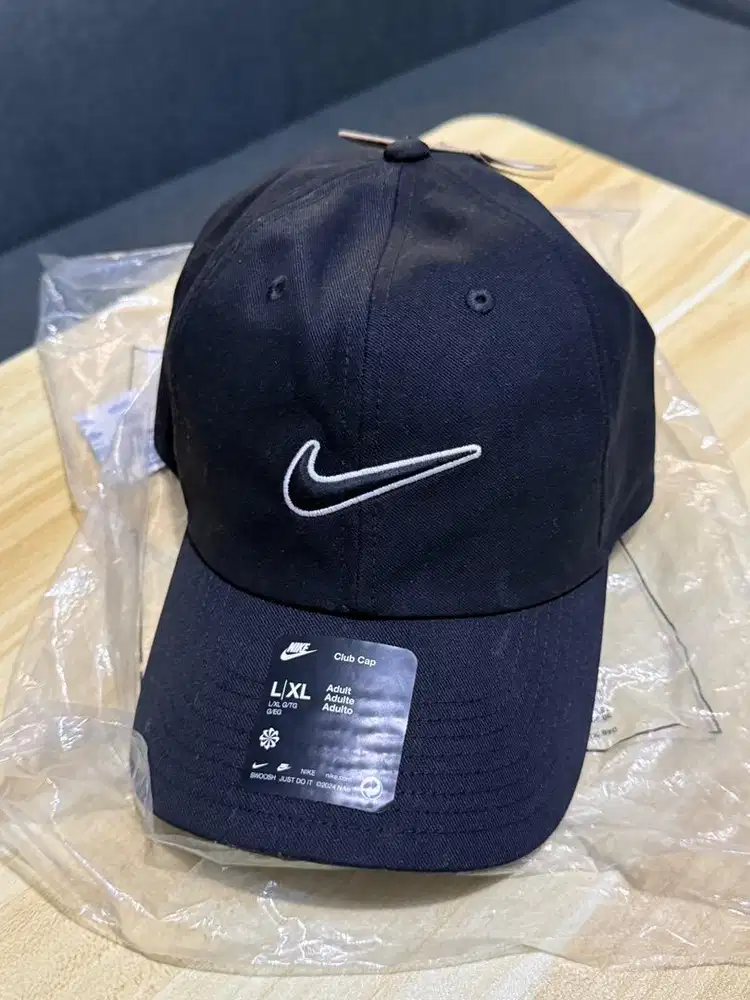 Topi Nike Heritage Essential Swoosh Black