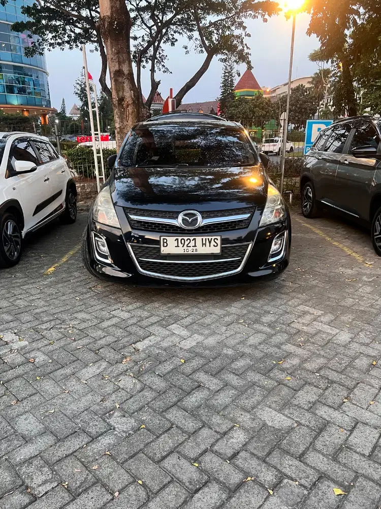 Mazda 8 2013 2.3L AT