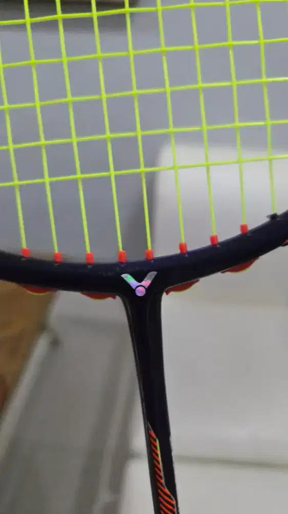 Raket badminton merek victor