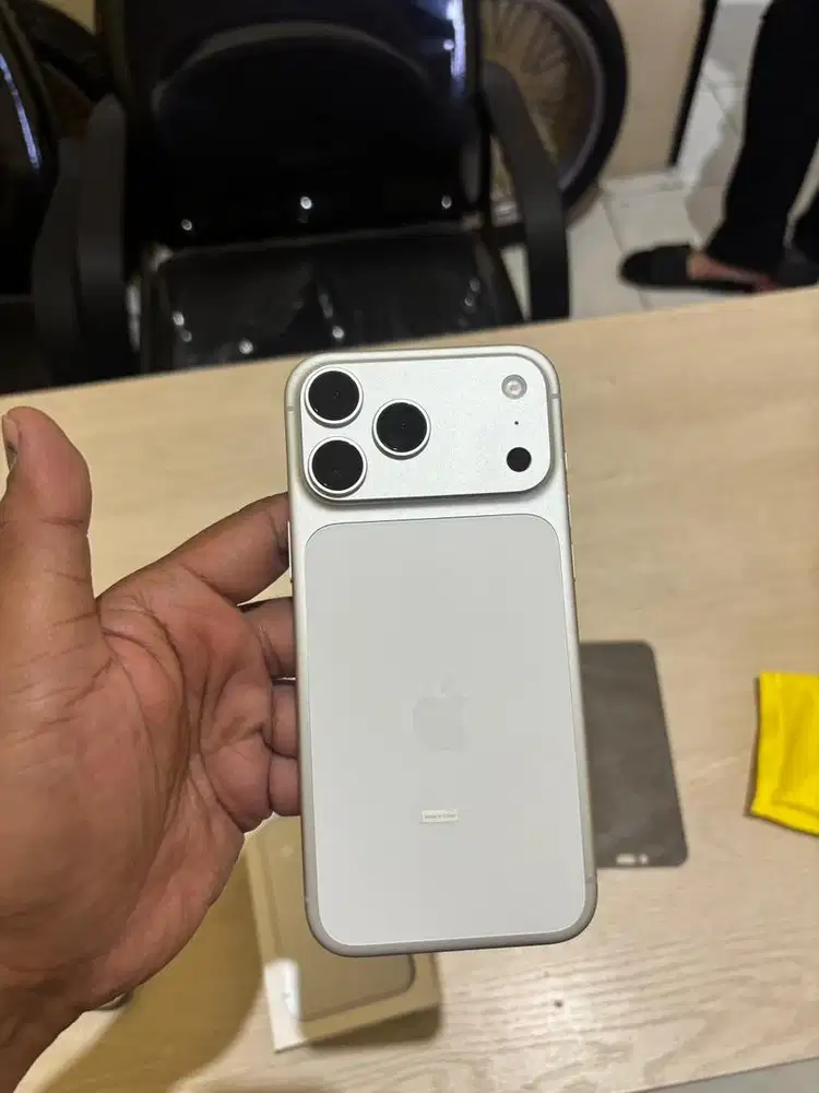 Iphone 17 promax 256 silver