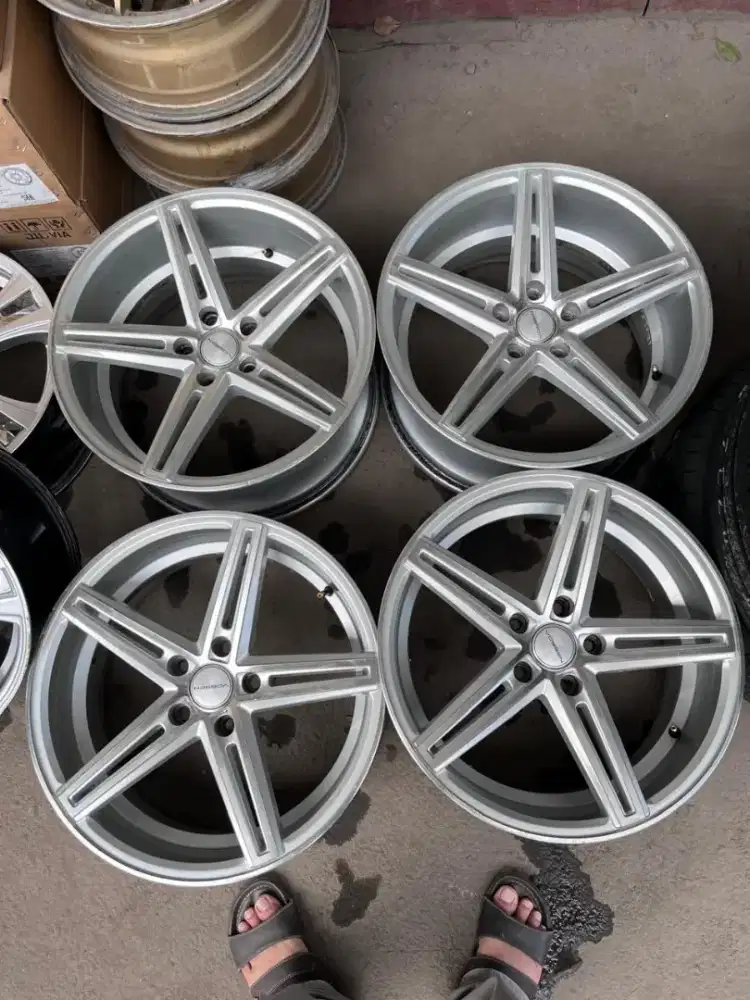 Velg Vossen ring 18 lebar 8-9 pcd 5x114,3 ET 40 4pcs