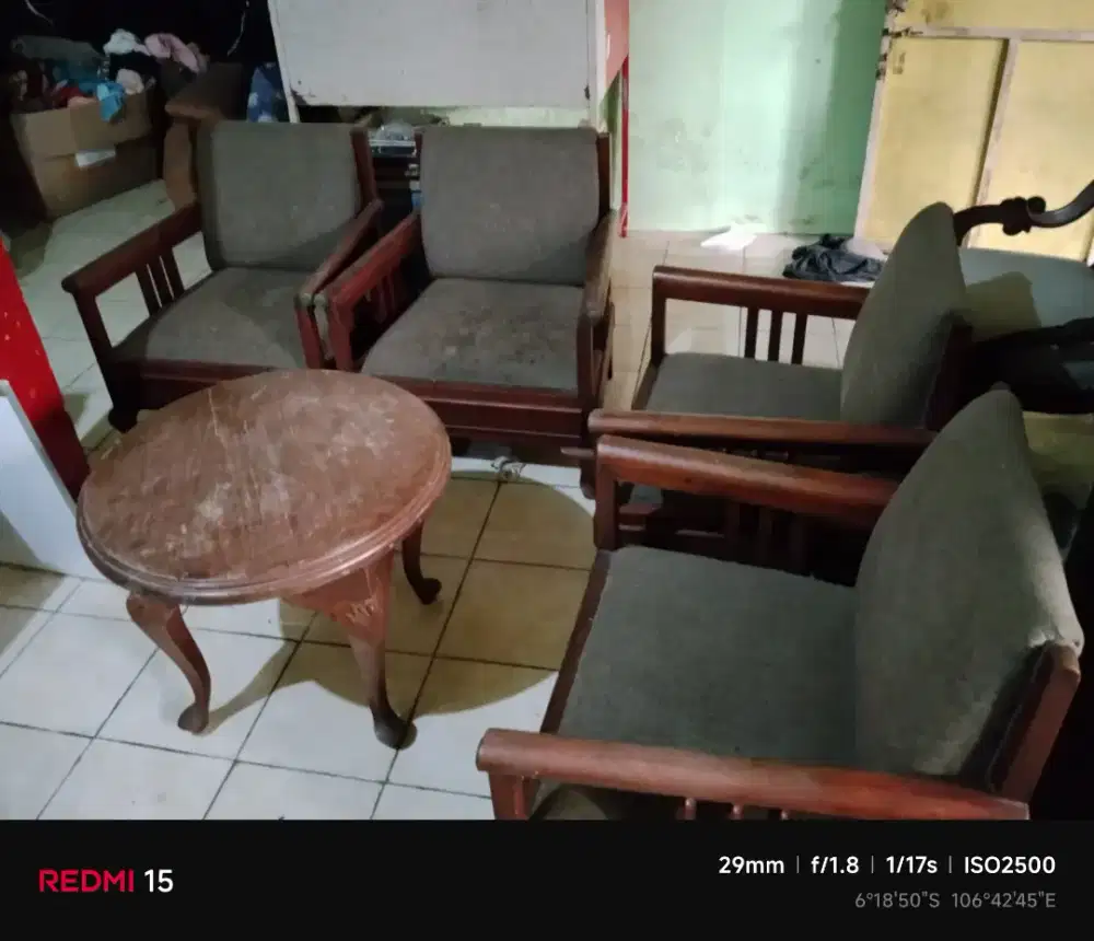 Di jual aja kursi+meja