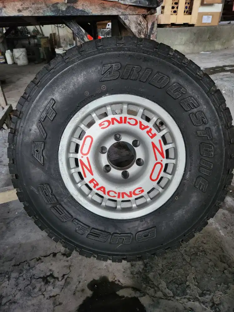 BRIDGESTONE DUELER 697 AT R15