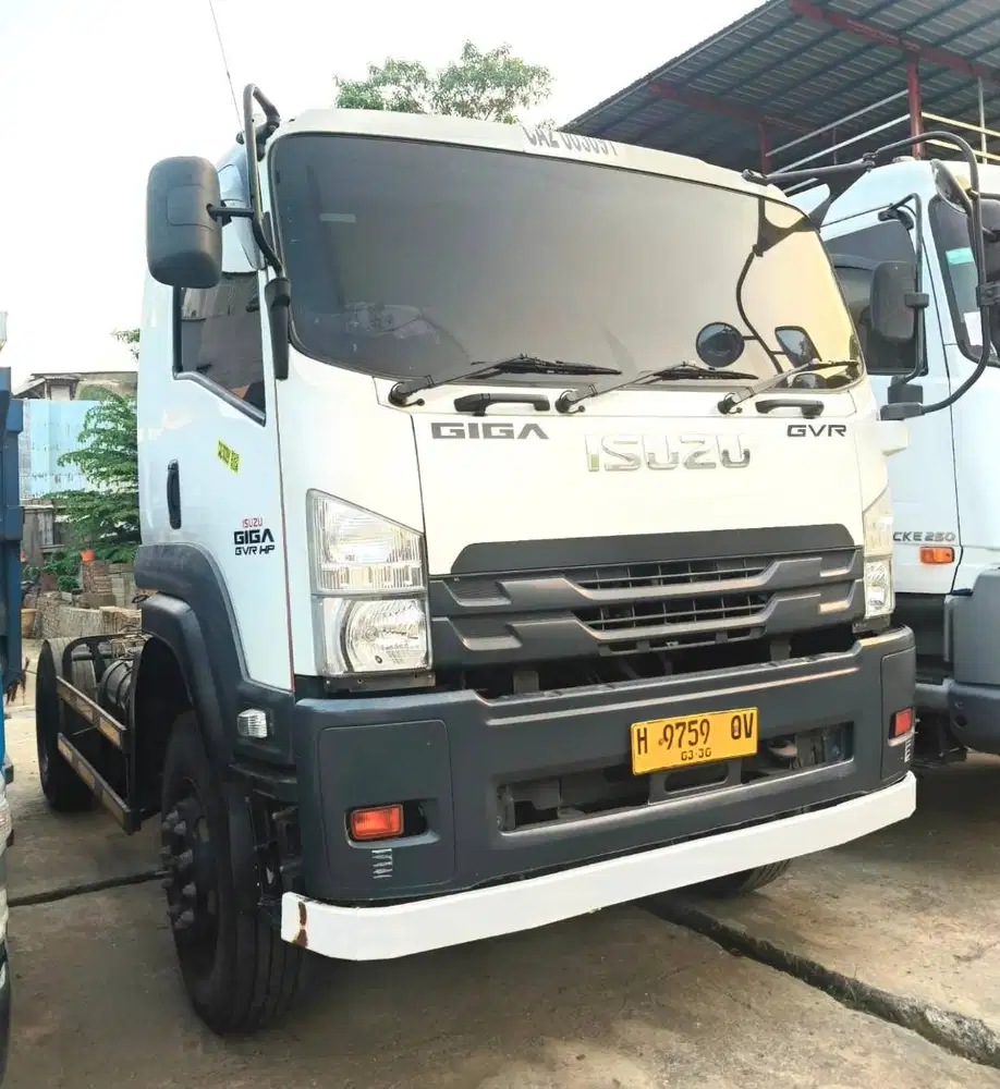 antik Isuzu Giga engkel 4x2 GVR Tractor head kepala trailer 2025