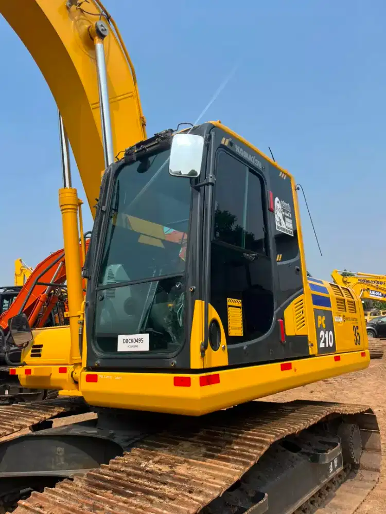 Excavator Komatsu PC 210 tahun 2021