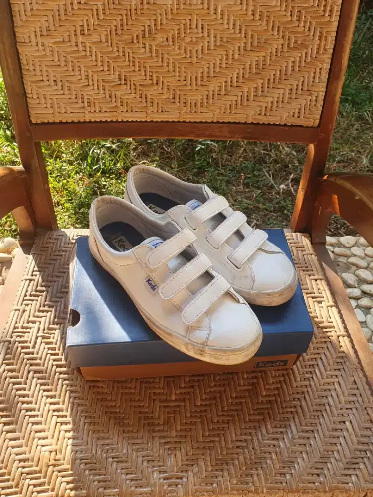 Sepatu Keds Casual Putih