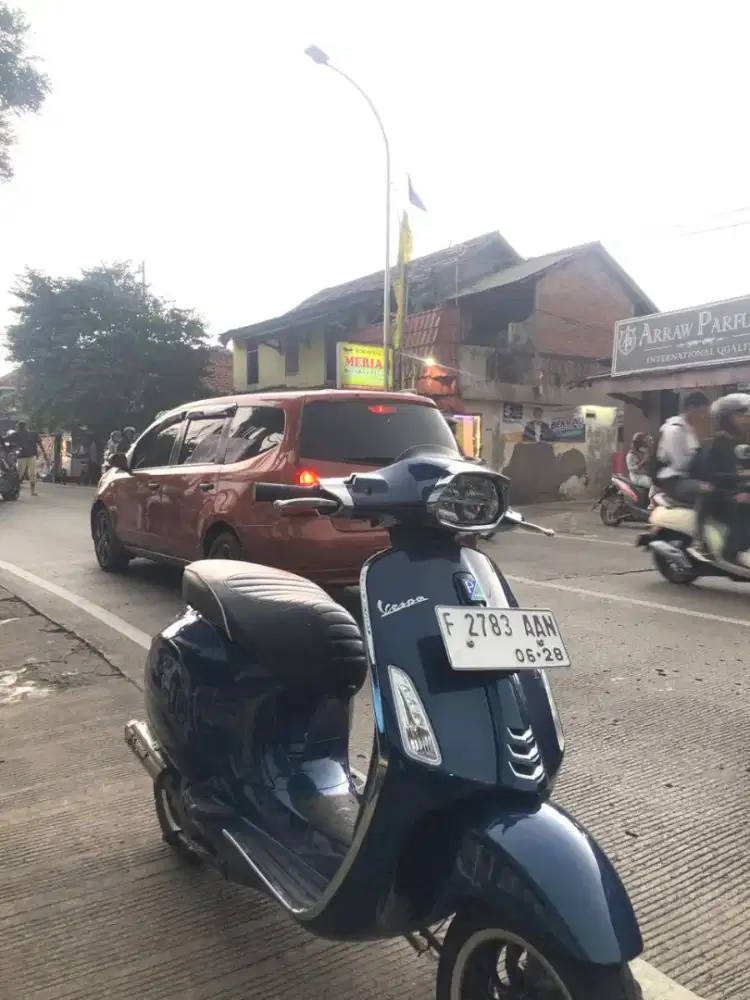 Dijual cepat motor vespa matic sprint inget 150 abs