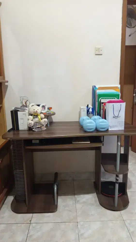 Meja belajar anak