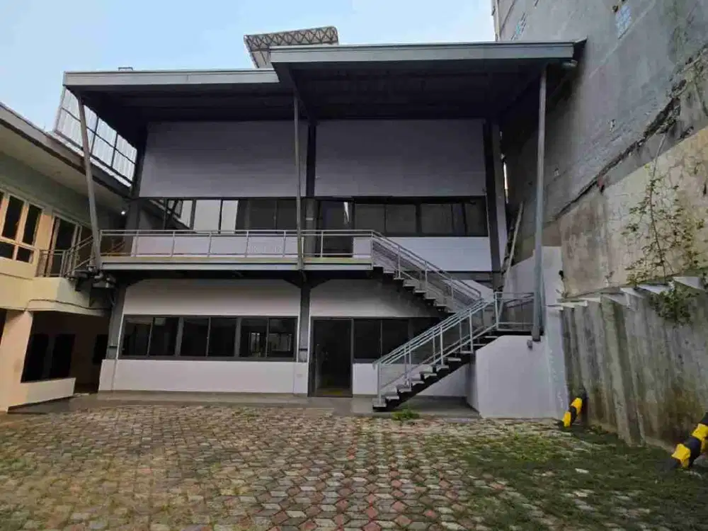 DISEWAKAN RUMAH / KANTOR TAMAN RATU