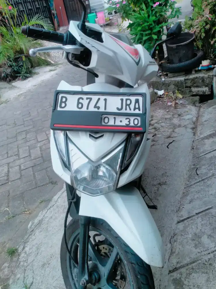 Honda Beat FI 2014 warna putih merah