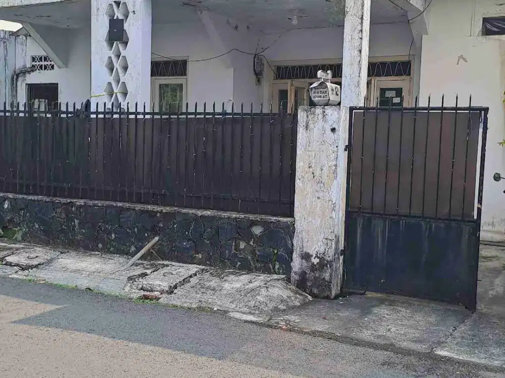 Jual Rumah Rawamangun LT 133, jalan lebar 2 mobil, depan taman, SHM, Rp 2.8M nego