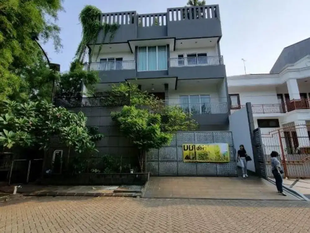 Vila permata gading 4lantai, swimming pool, Gazebo, kolam ikan koi, 5kamar tidur utama, jalan besar, terang, shm, siap huni