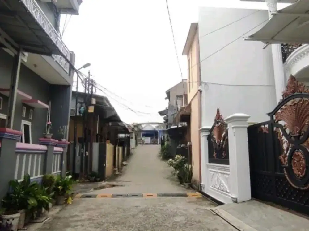 Rumah di Ciracas lokasi strategis dekat dari sarana transportasi umum. jaklinko.Lrt,MRT dan terminal kampung Rambutan