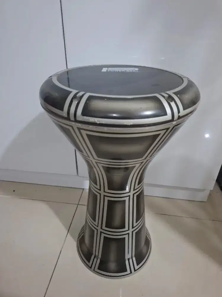 Darbuka (Alat main hadroh)